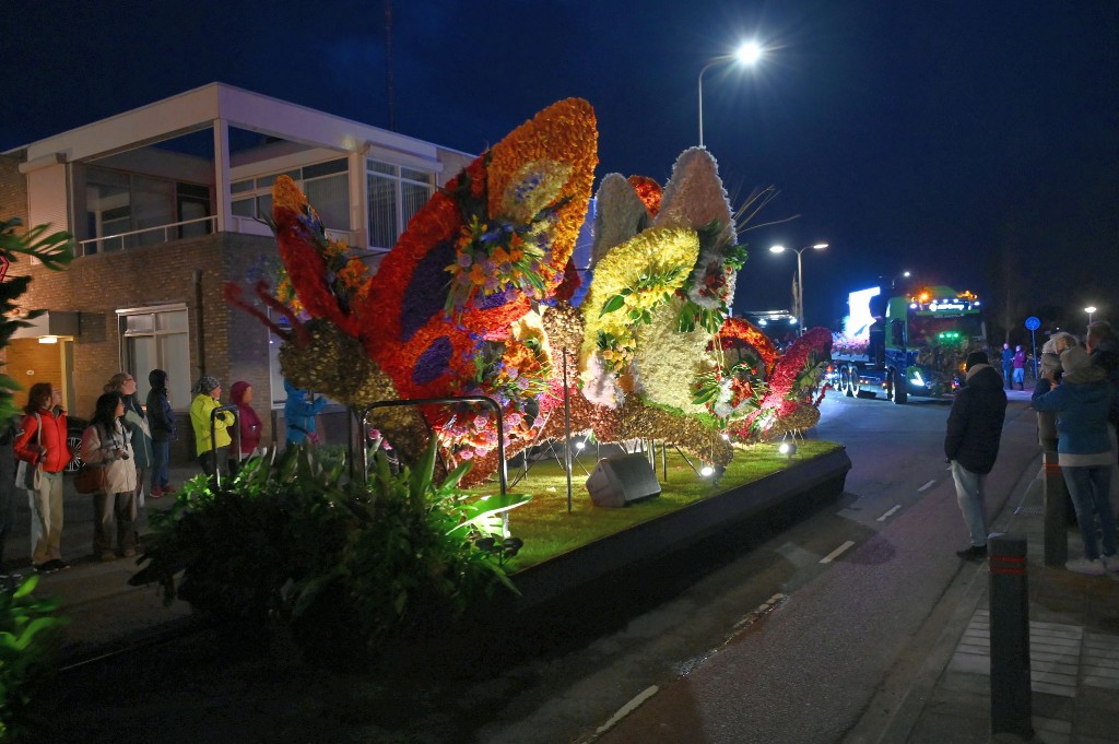 ../Images/Verlicht bloemencorso 2024 071.jpg